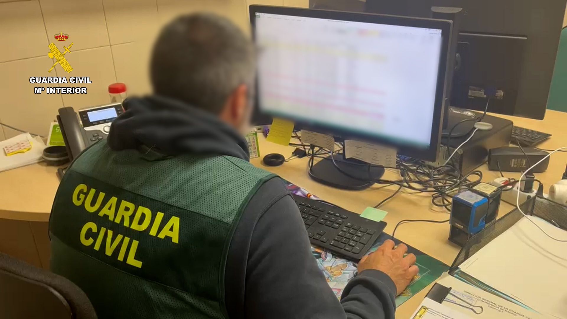 La Guardia Civil desmantela en Madrid una red criminal que estafó casi dos millones de euros con falsas inversiones