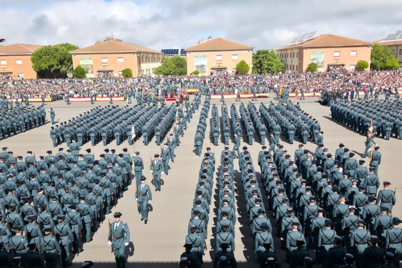 Grande-Marlaska destaca en Baeza la capacidad de adaptación de la Guardia Civil “sin perder su identidad”