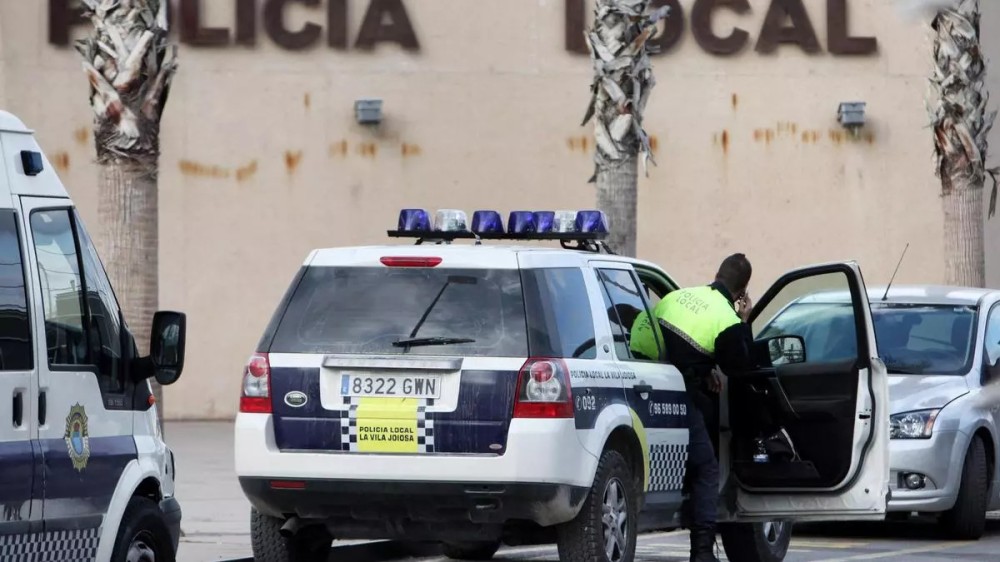 CAE UN LADRÓN REINCIDENTE TRAS DESTROZAR UNA CAFETERÍA A MAZAZOS EN VILLAJOYOSA