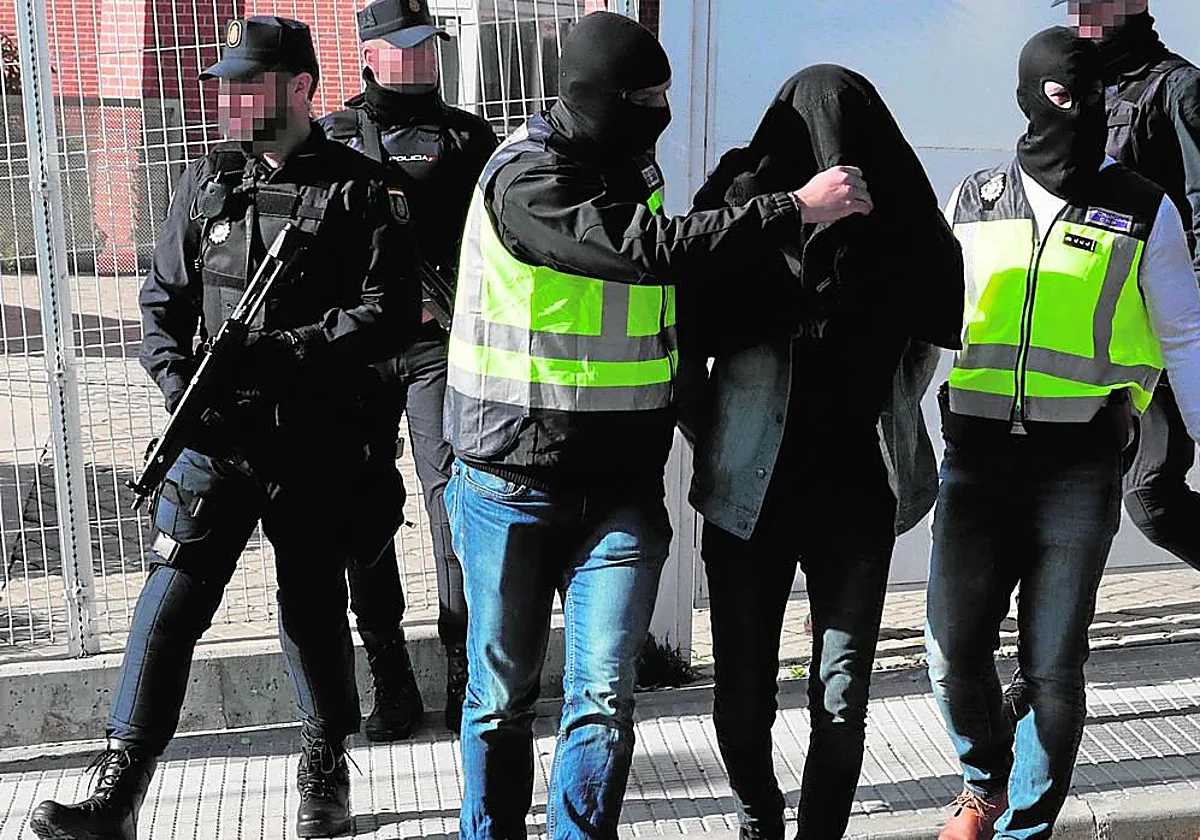 DETENIDO EN TARIFA UN JOVEN RADICALIZADO QUE MOSTRABA ADMIRACIÓN POR LOS ATENTADOS YIHADISTAS EN EUROPA