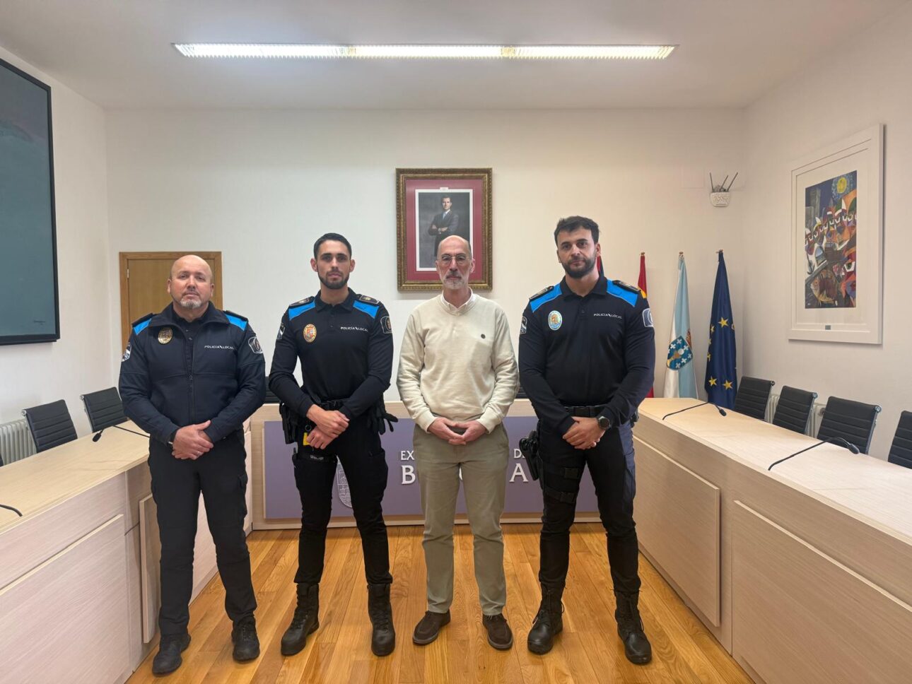 LA POLICÍA LOCAL DE BAIONA SALVA LA VIDA A UN PEREGRINO EN PARADA CARDIORRESPIRATORIA EN PLENO CASCO HISTÓRICO