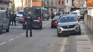 Macrooperativo policial sin precedentes en Torrelavega con más de 400 agentes, helicópteros y excavadoras