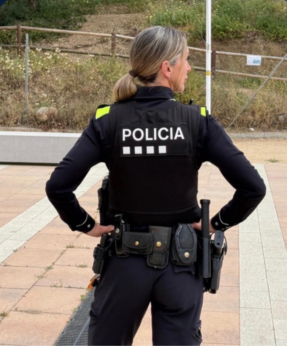“Pensaba que podía cambiar el mundo”: la historia real de una policía local después de 27 años en la calle