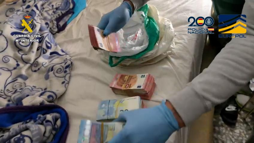 NUEVE DETENIDOS EN ALMERÍA POR ABASTECER DE COMBUSTIBLE Y EMBARCACIONES A REDES DE MIGRACIÓN IRREGULAR Y NARCOTRÁFICO ENTRE ARGELIA Y ESPAÑA