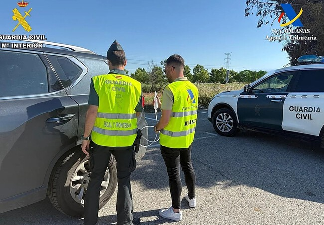 DESARTICULADA EN ALMERÍA UNA RED QUE ABASTECÍA DE COMBUSTIBLE Y EMBARCACIONES A MAFIAS DE MIGRACIÓN IRREGULAR Y NARCOTRÁFICO