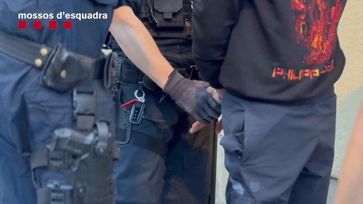 Los Mossos d’Esquadra despliegan el Plan Bastión para frenar los robos violentos y la presencia de armas blancas