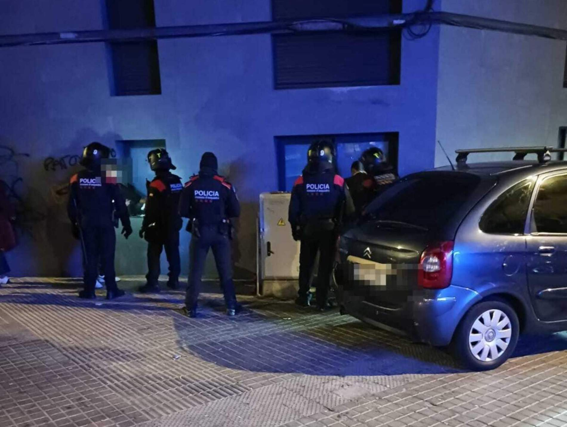 Un tiroteo en L’Hospitalet deja un herido leve y activa un amplio despliegue policial