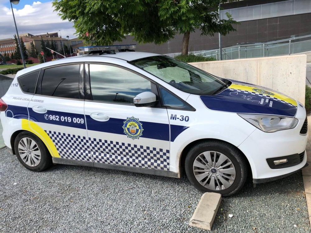 Un chaleco antibalas evita consecuencias fatales para un agente durante una intervención en Algemesí
