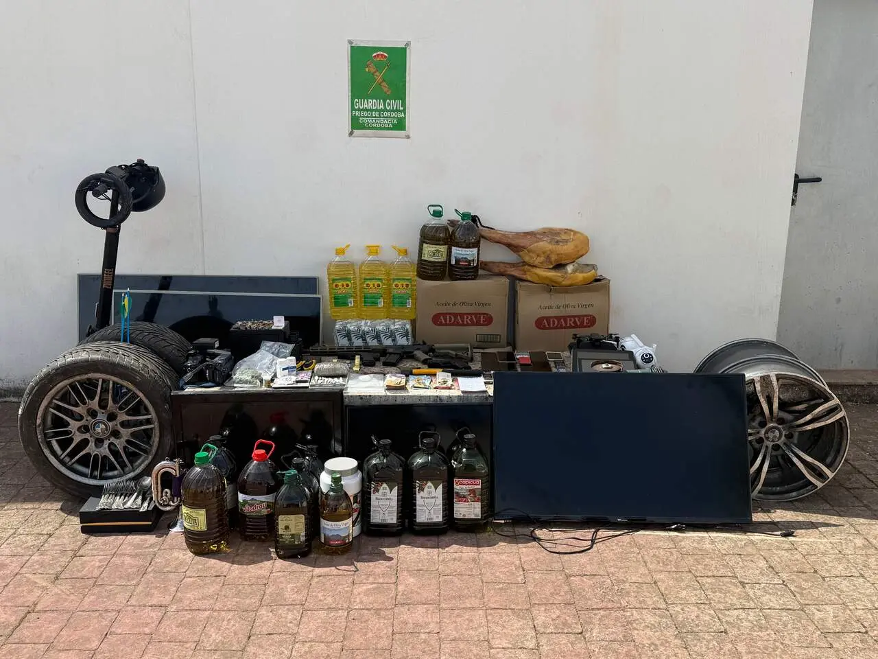 Desmantelado un punto de venta de drogas en Priego de Córdoba y detenidas tres personas