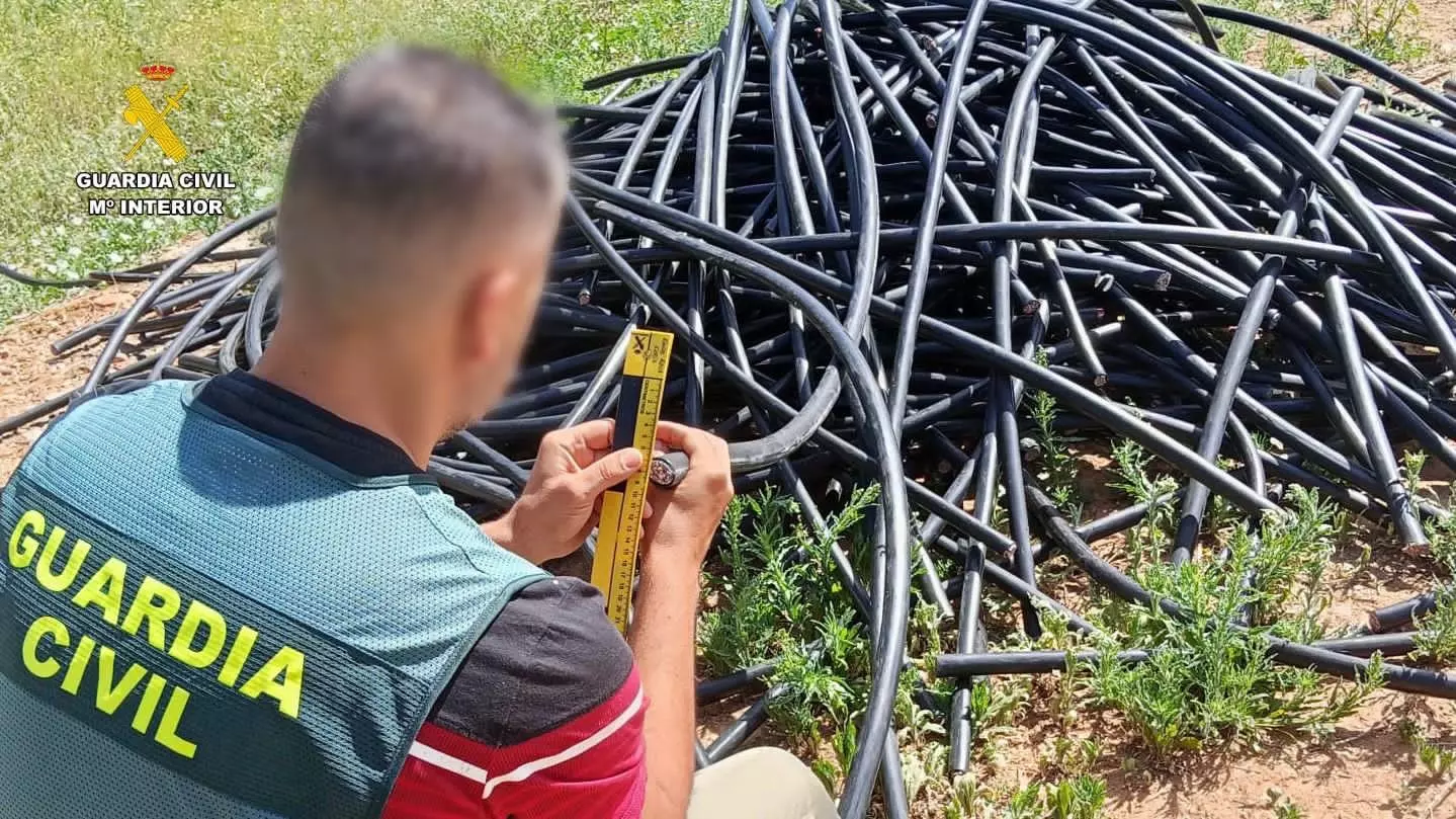 Detenidos por el robo de cableado electrónico en Cáceres tras causar importantes daños en una instalación pública