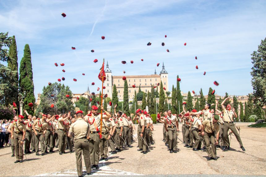 La Academia de Infantería despide a los alféreces cadetes de la LXXXI Promoción en una emotiva ceremonia de despedida de la Bandera