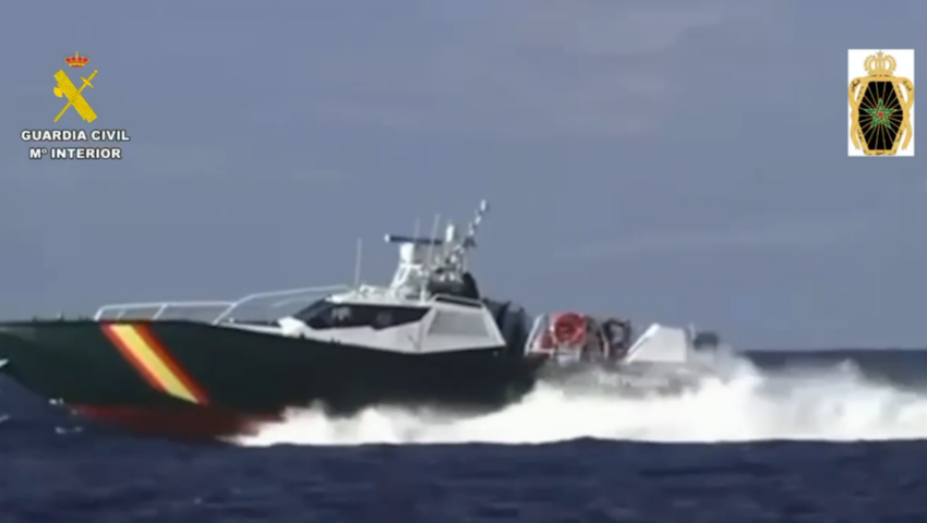 La Guardia Civil y la Gendarmería Real Marroquí frustran un alijo de casi 4.800 kilos de hachís en el Estrecho de Gibraltar