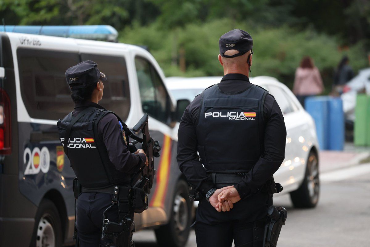 Detenido en el centro de Girona tras presuntamente agredir a varios agentes de la Policía Nacional