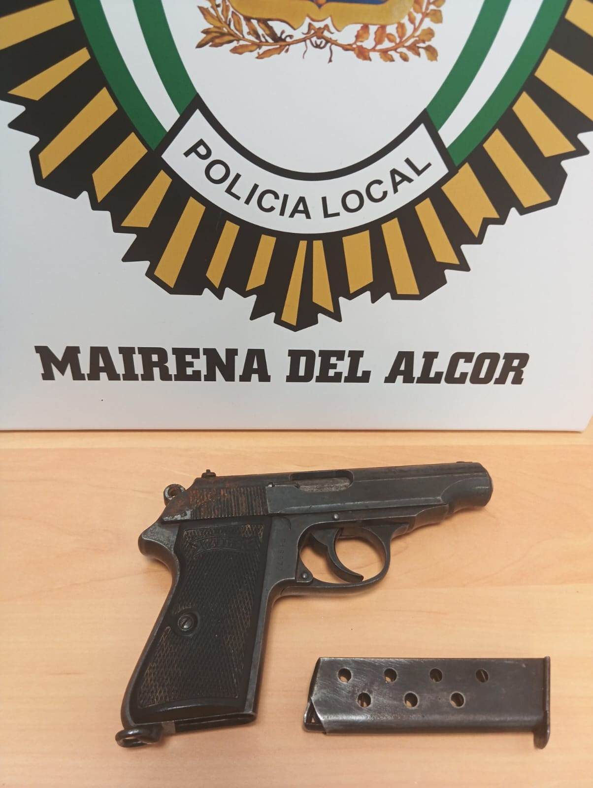 La Policía Local de Mairena del Alcor interviene un arma de fuego hallada en una zona rural del municipio