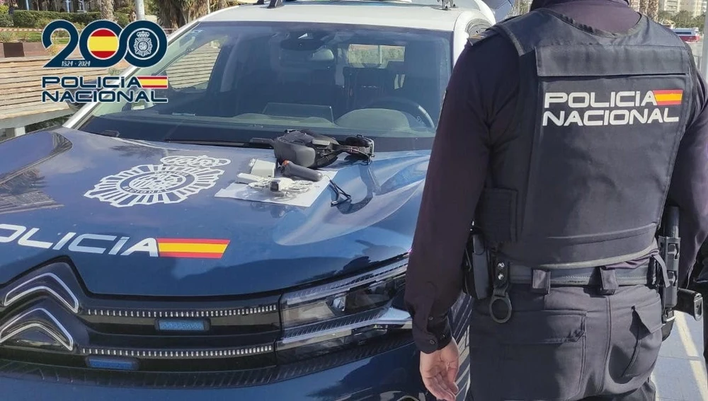 La Policía Nacional salva la vida de un hombre tras sufrir un infarto en plena calle de Torrent