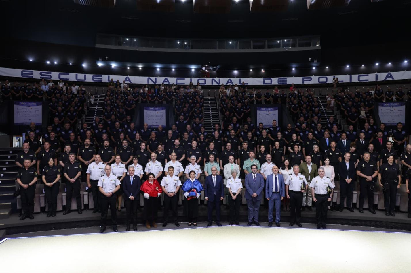 La Policía Nacional clausura la tercera promoción del Grado en Estudios Policiales con 375 nuevos graduados