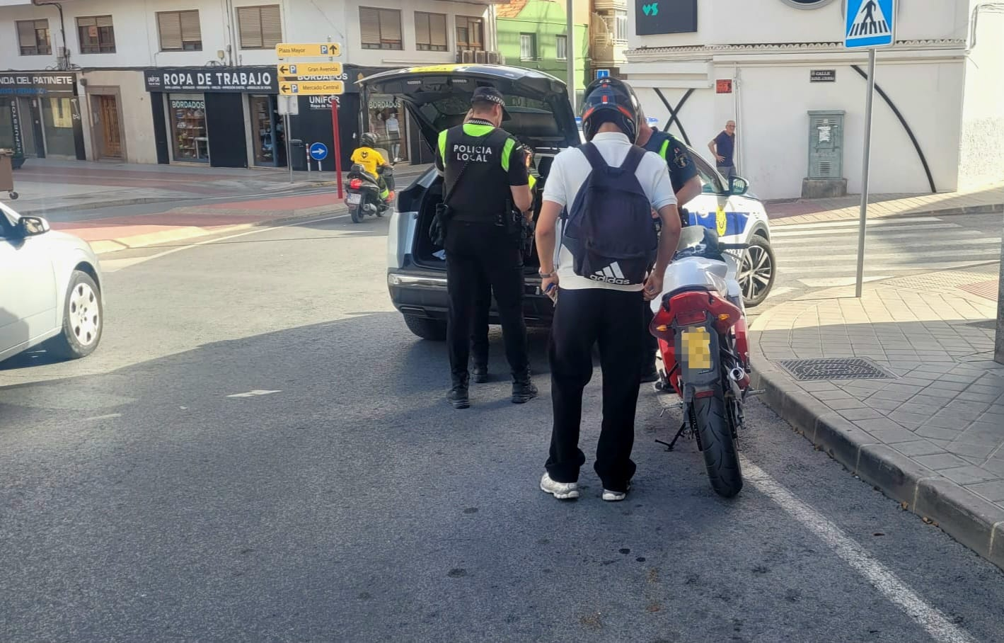 La Policía Local de Elda sanciona a dos conductores por circular con ciclomotores que superaban los límites de ruido permitidos
