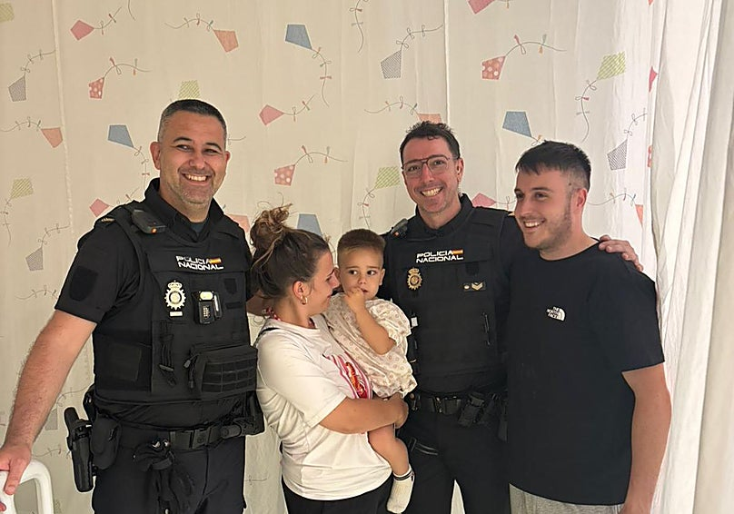 La Policía Nacional salva la vida de un niño de tres años tras dejar de respirar en Vigo