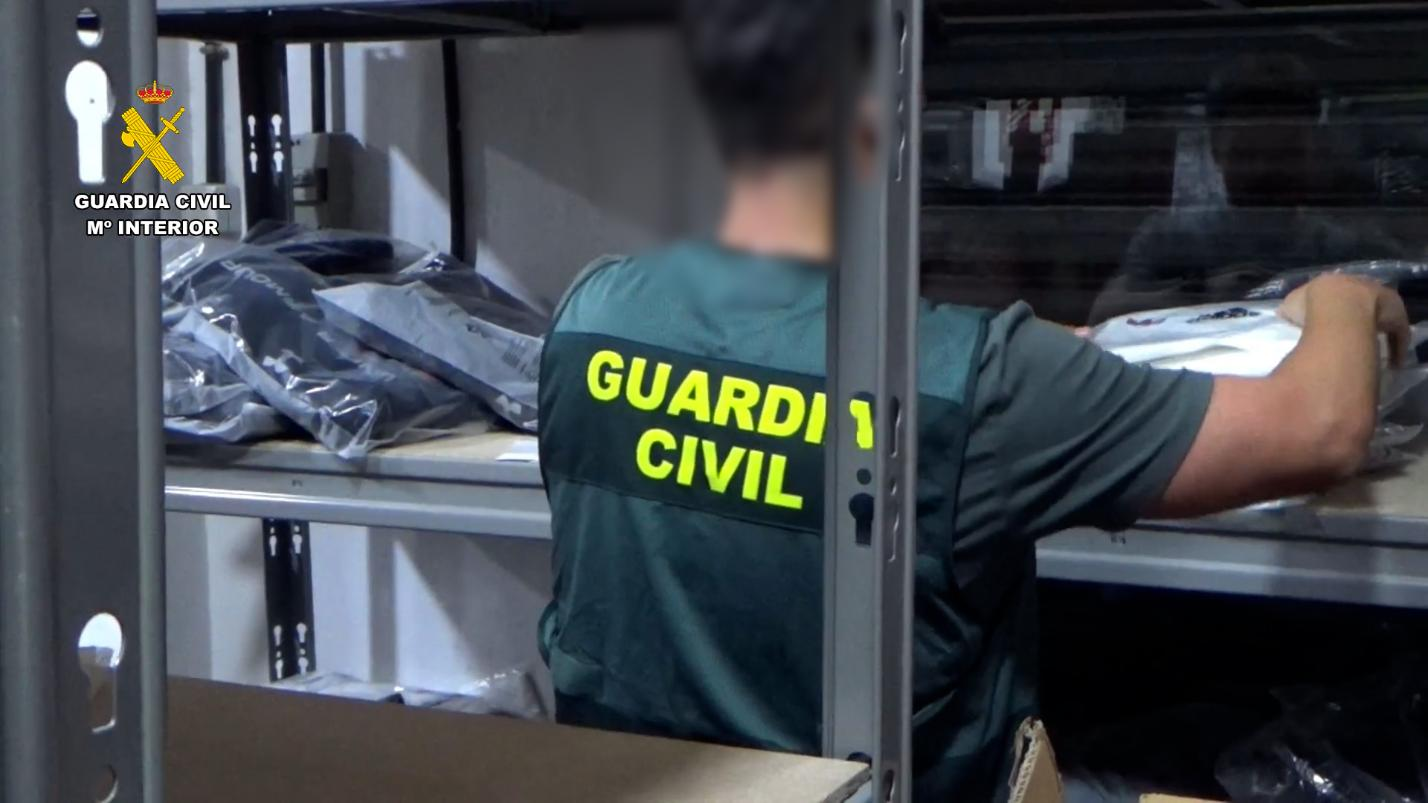 Intervenidos en Granada más de 8.200 productos falsificados valorados en 1,3 millones de euros