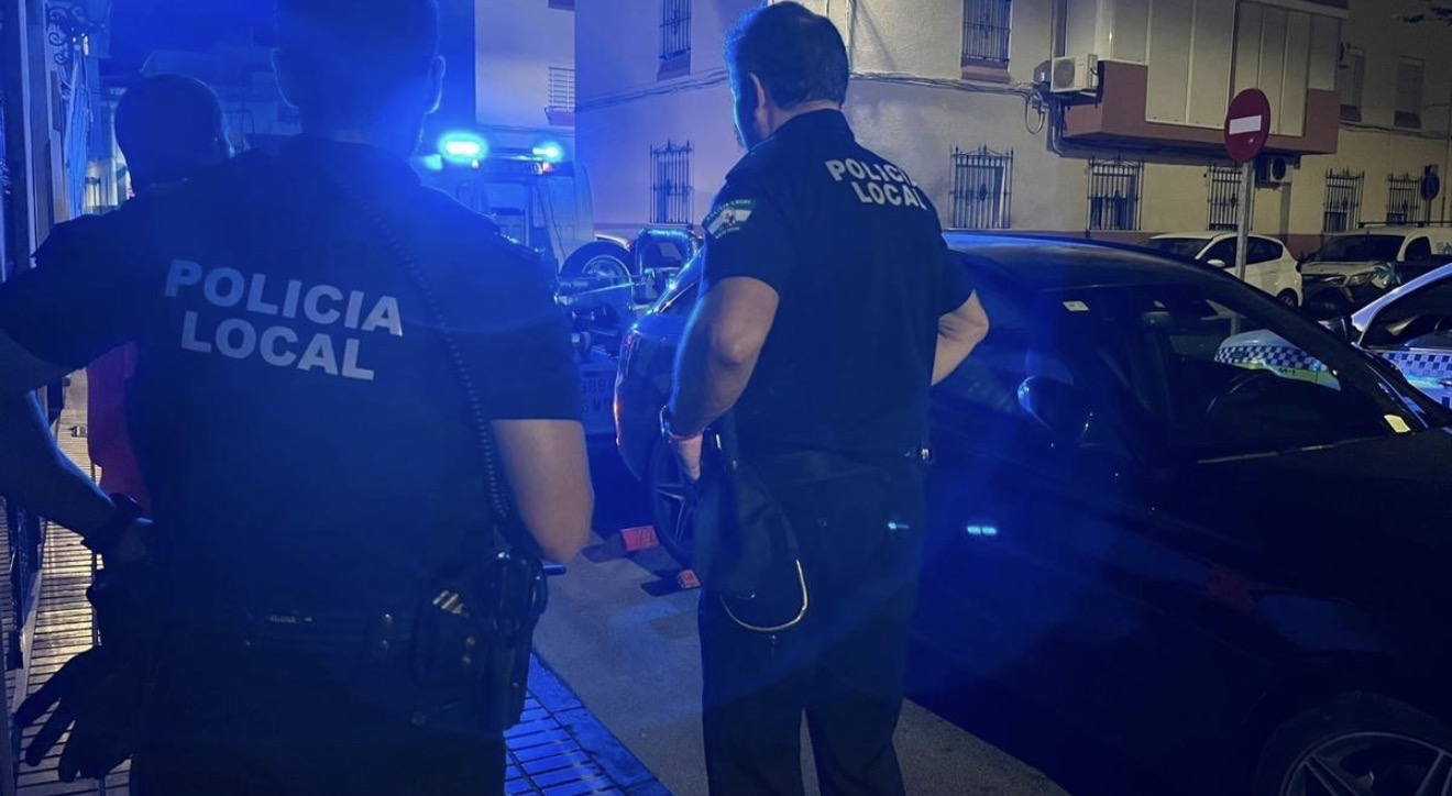 Un menor de 14 años atropella a un policía local durante una intervención en Sanlúcar de Barrameda
