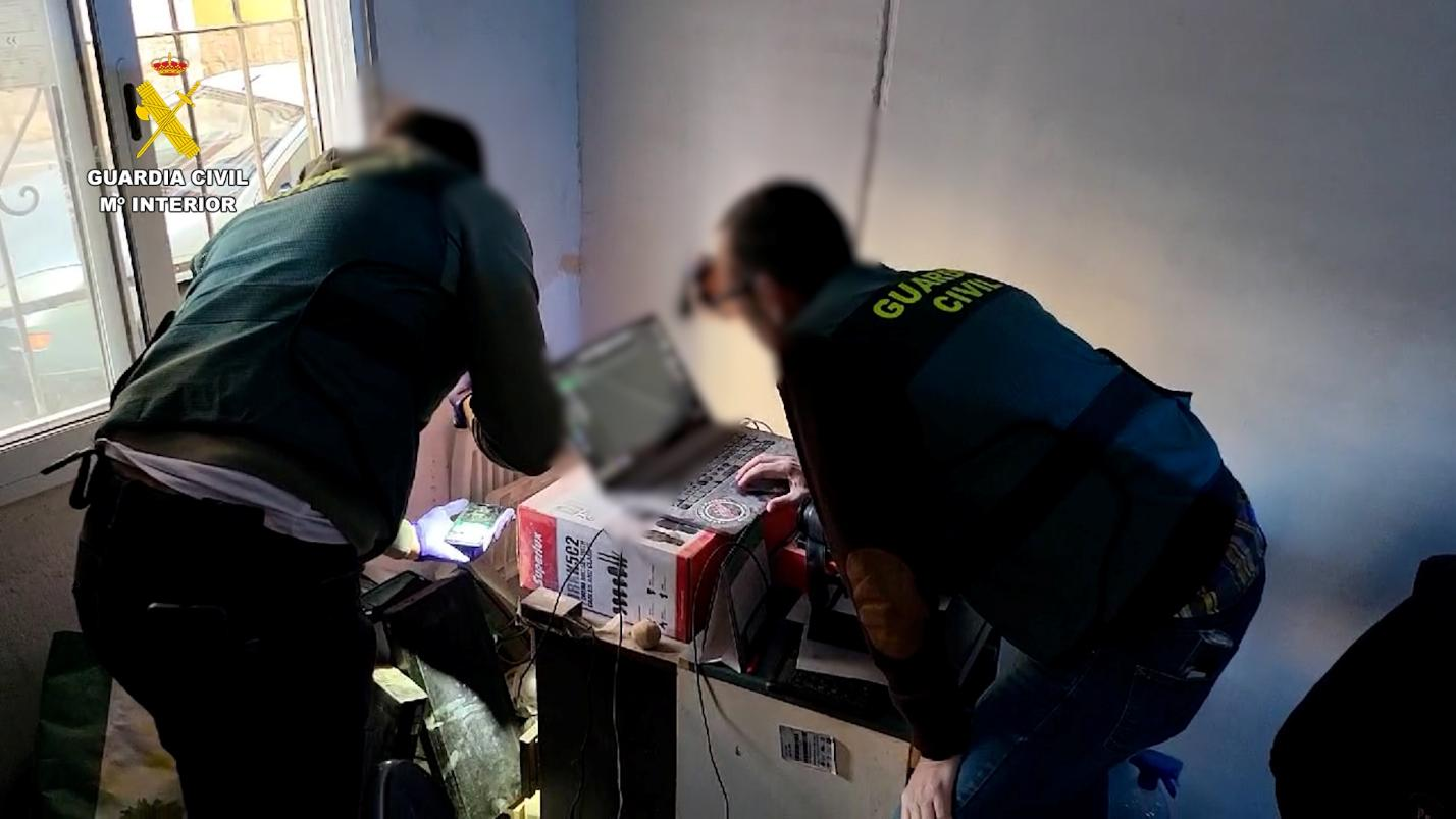 Detenido en Alicante un presunto ciberdepredador sexual con más de 200 dispositivos que almacenaban imágenes de abuso sexual infantil