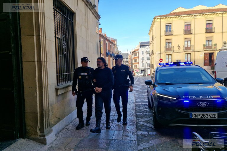 El TSJ de Castilla y León confirma la condena de más de cuatro años de prisión para un hombre que golpeó a su pareja con un hacha en León