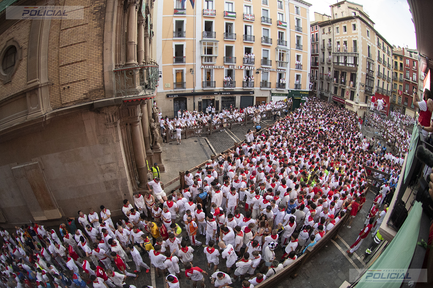 La Policía Municipal de Pamplona retira 54 gafas con cámara y denuncia a tres personas por incumplir la Ordenanza del Encierro
