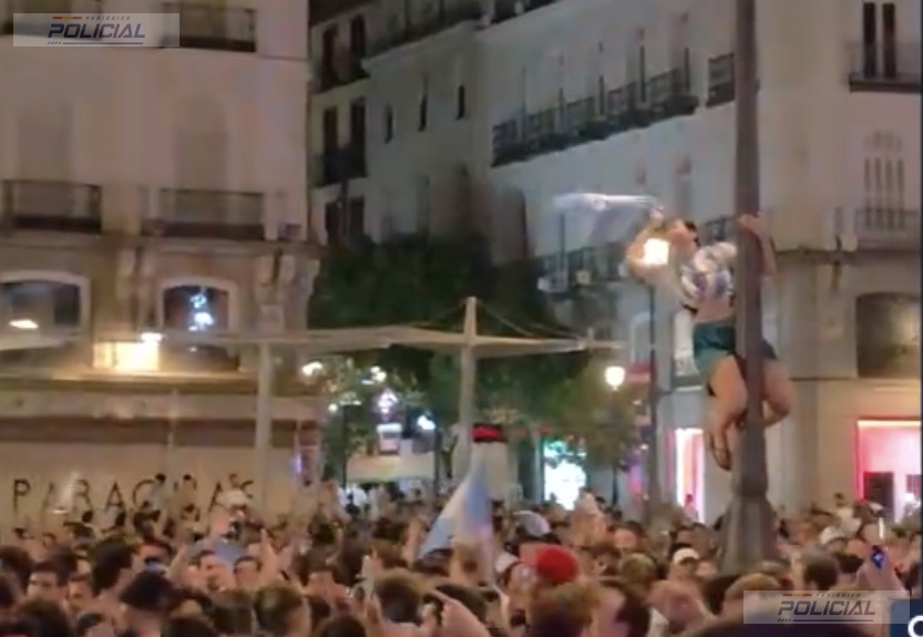 Dos jóvenes apuñalados y una mujer detenida tras los altercados durante la celebración argentina en Madrid