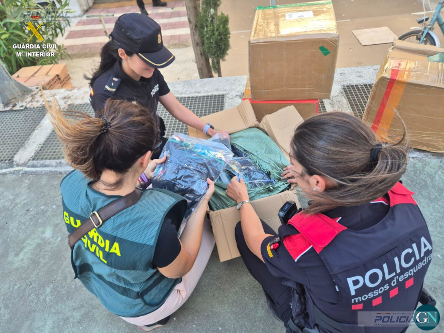Intervenidas casi 7.000 prendas deportivas falsificadas en un almacén de Empuriabrava