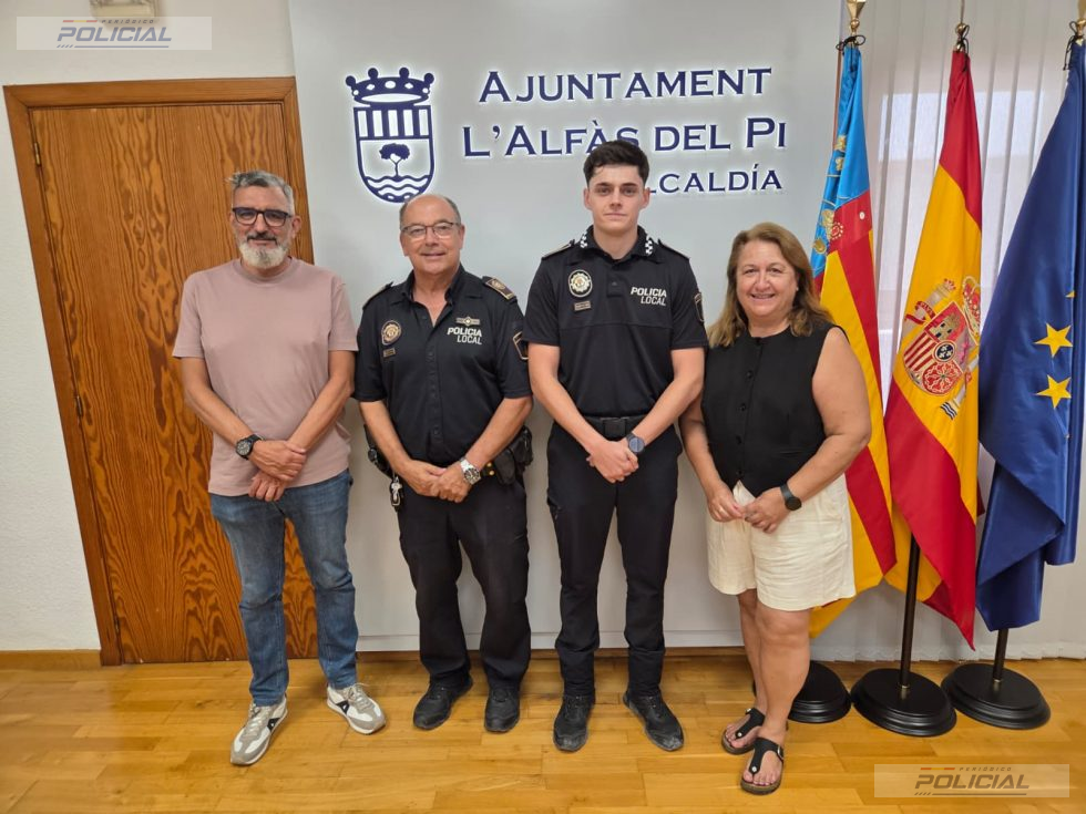 Un nuevo agente consolida su plaza como funcionario de carrera en la Policía Local de l’Alfàs del Pi