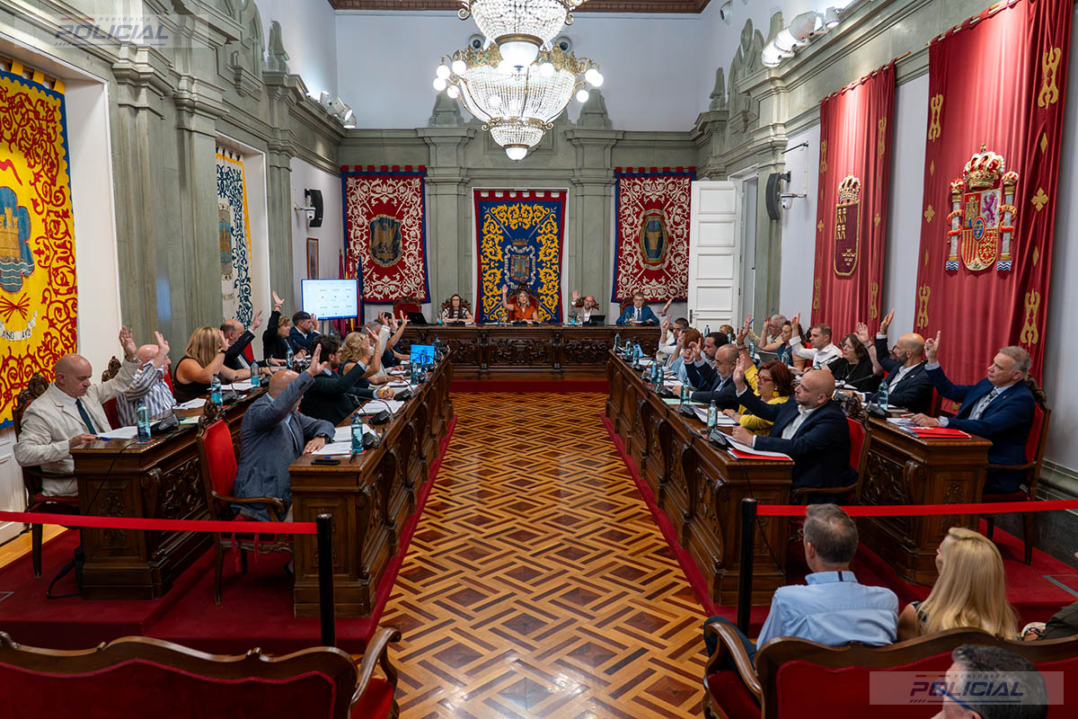 Cartagena concede la Medalla de Oro de la ciudad a la Policía Nacional y aprueba más de una veintena de mociones