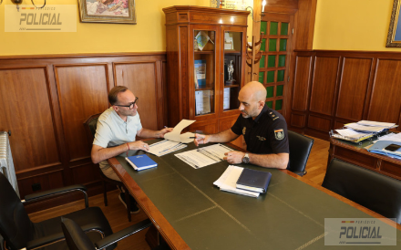 Reinosa avanza en la implantación de una oficina permanente de documentación de la Policía Nacional