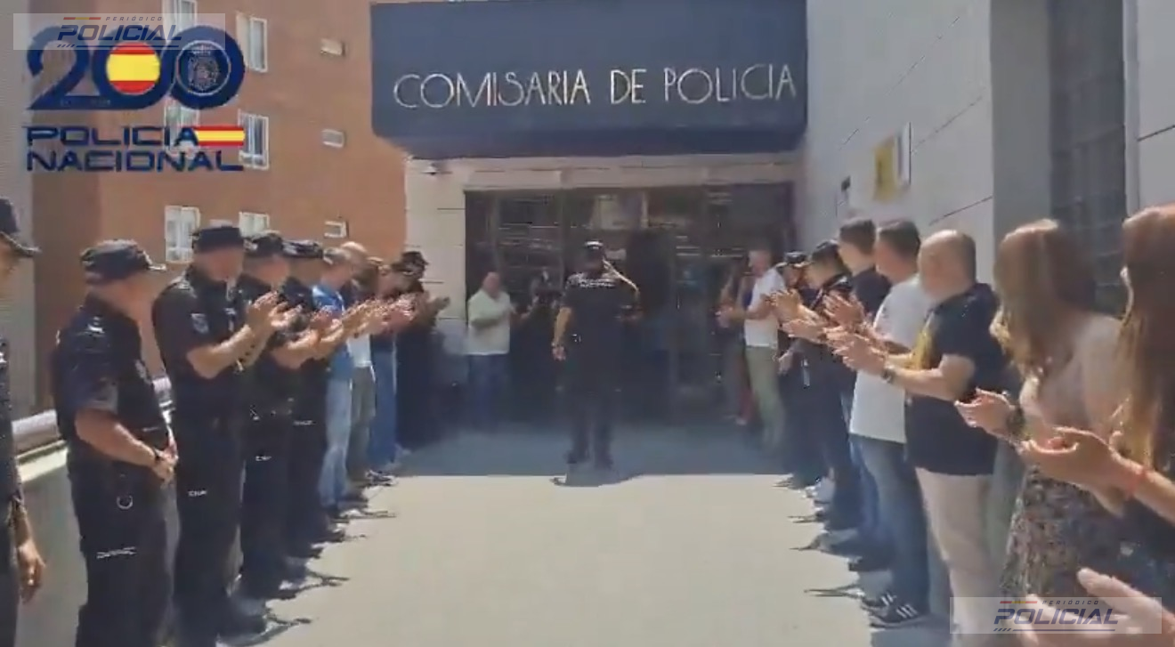 La Policía Nacional despide en Ávila al inspector Vicente López de la Fuente tras 40 años de servicio