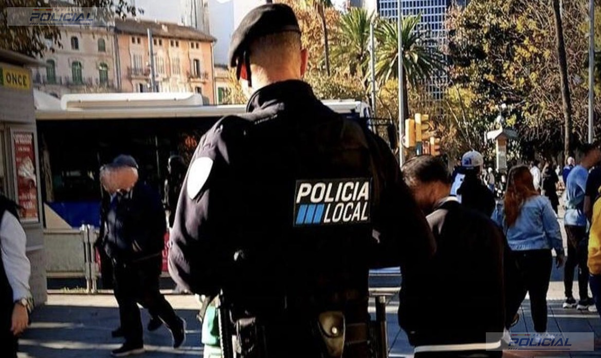 La Policía Local de Palma auxilia a una mujer de 77 años desorientada y logra reunirla con su familia