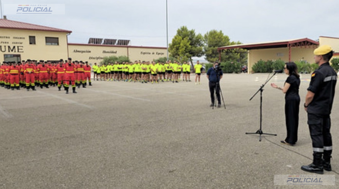 Margarita Robles destaca la alta disponibilidad del Cuarto Batallón de la UME durante la campaña de incendios