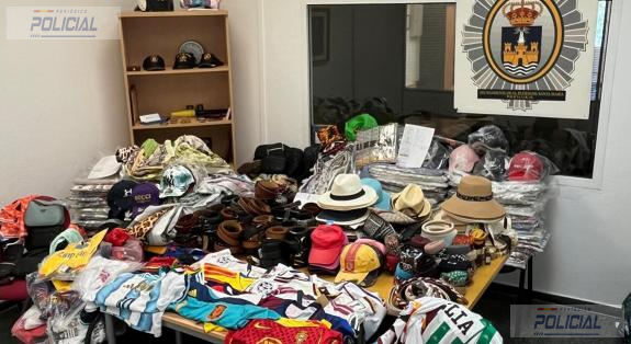Policía Local y Policía Nacional intervienen 1.080 artículos en un dispositivo contra la venta ilegal en El Puerto de Santa María
