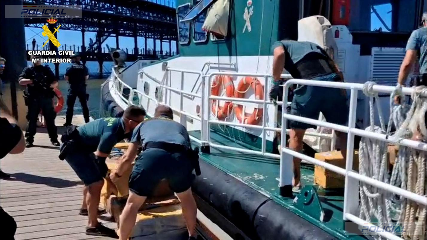 La Guardia Civil interviene más de 800 kilos de cocaína tras una persecución marítima en Punta Umbría