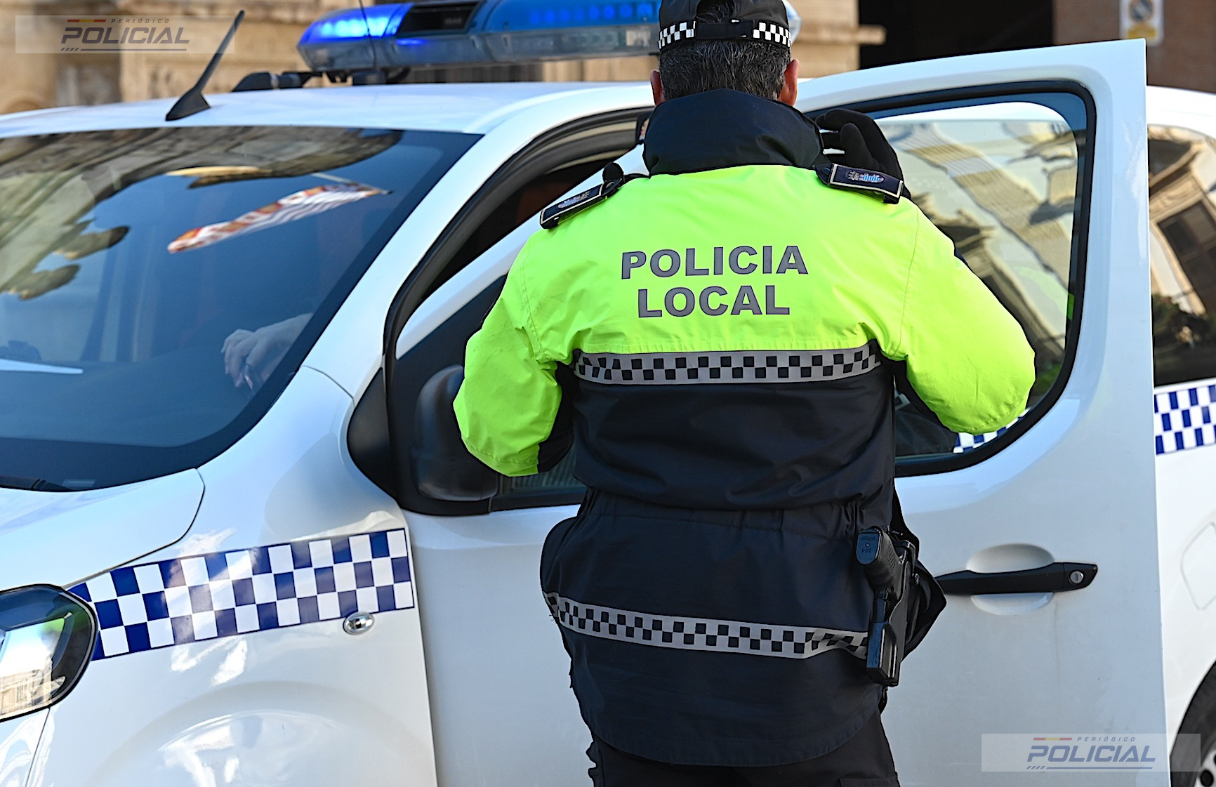 La Policía Local denuncia a un conductor por realizar transporte de viajeros como ‘taxi pirata’