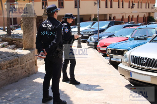 La Policía Local detecta a un conductor sin casco, seguro ni ITV y cita a otro por conducir sin carné
