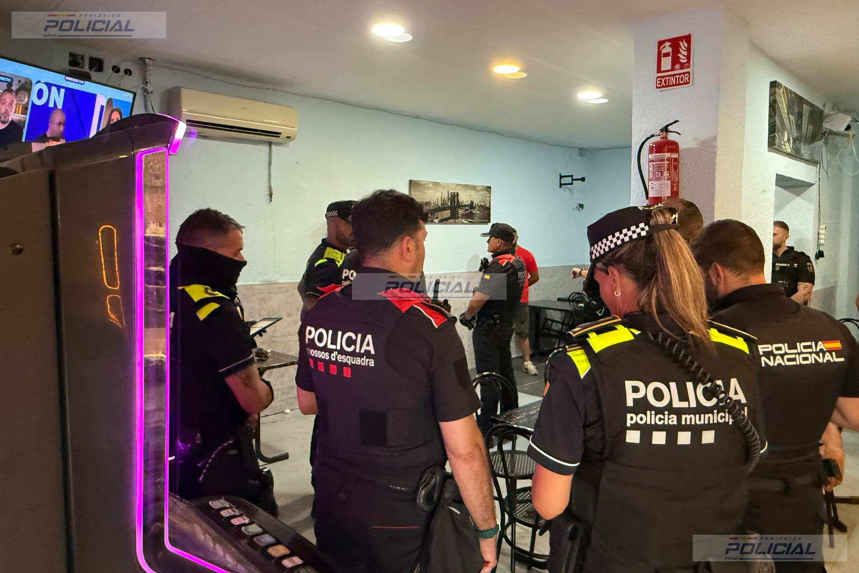 Dos detenidos y una persona denunciada en un dispositivo policial en un establecimiento de Terrassa