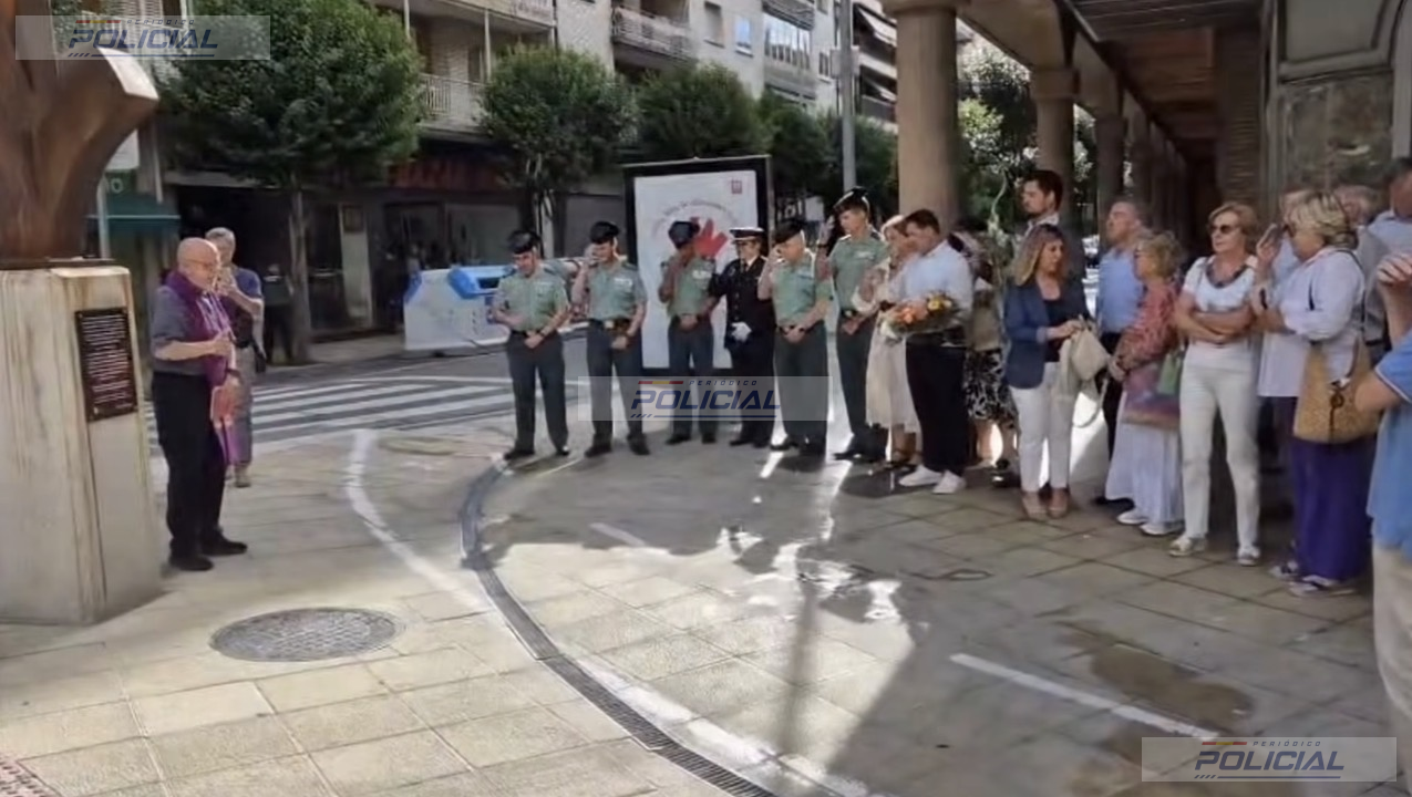 Estella homenajea a los guardias civiles Antonio Fernández y José Antonio Ferri, asesinados por ETA en 1988