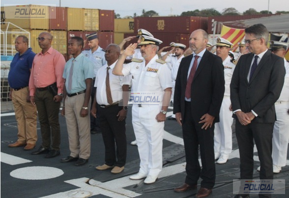 La fragata ‘Numancia’ estrecha la cooperación con la Marina y las autoridades de Madagascar