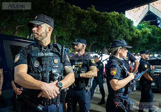 La Policía Nacional refuerza su operativo en la Feria de Málaga ante el aumento de armas blancas y las incidencias nocturnas