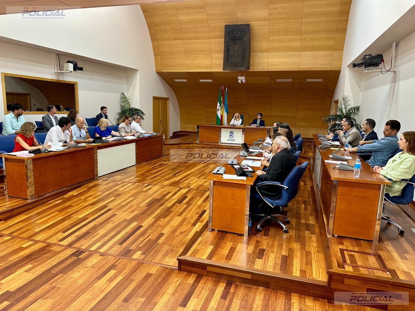 El Pleno de Fuengirola aprueba por unanimidad reconocimientos a agentes de la Policía Local por su trayectoria y actuaciones destacadas