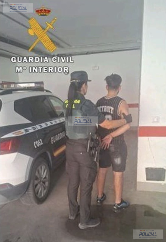 La Guardia Civil detiene a dos hombres en Íscar acusados de maniatar, golpear y abandonar a un joven tras robarle