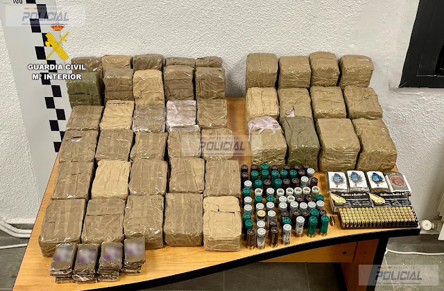 La Guardia Civil localiza 27 kilos de hachís y munición durante una actuación por una presunta agresión en Navalmoral de la Mata