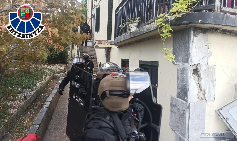 Seis detenidos y 12 personas desalojadas de un edificio ocupado en Beasain