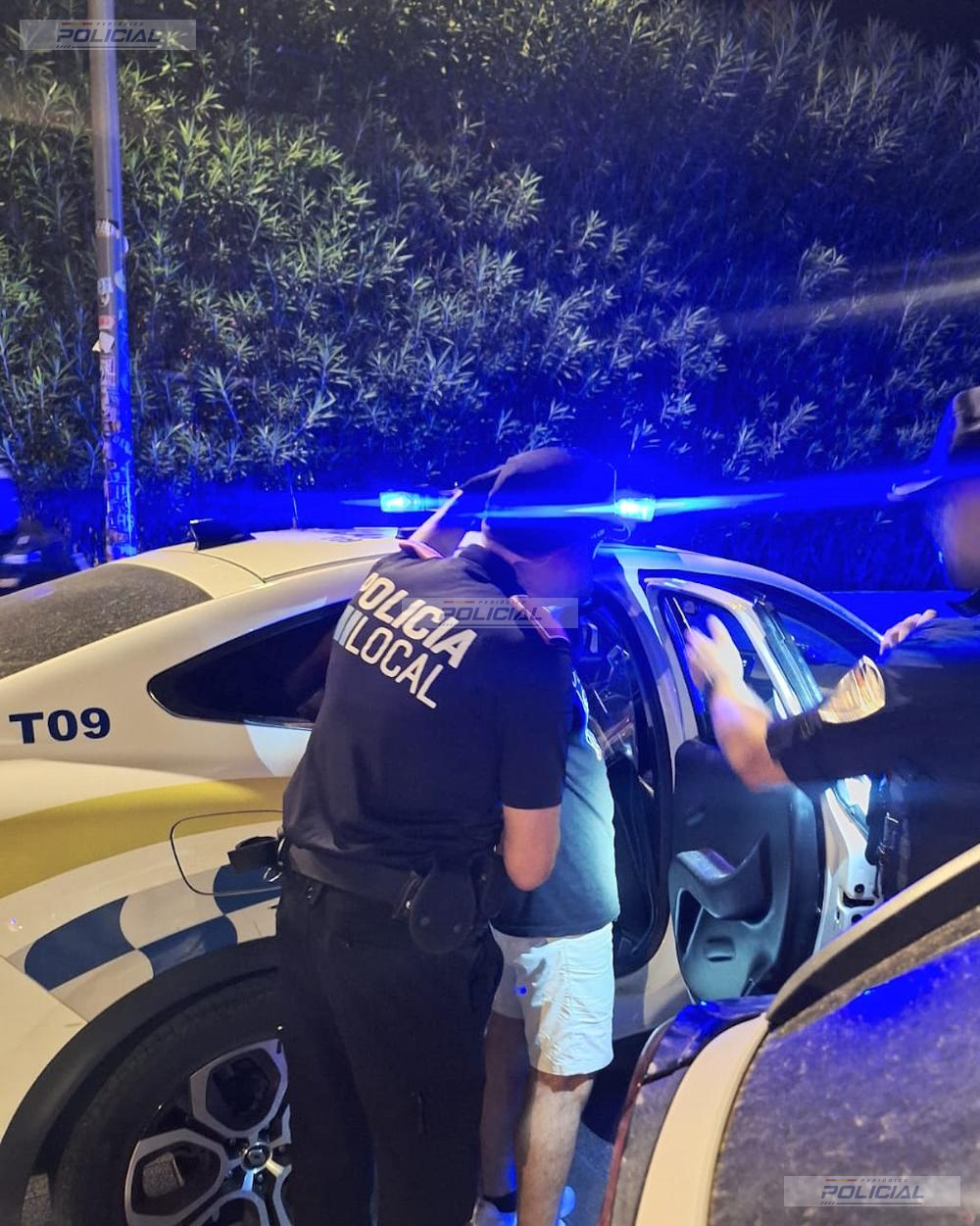 Dos detenidos ‘in fraganti’ cuando intentaban robar a un turista en la Playa de Palma