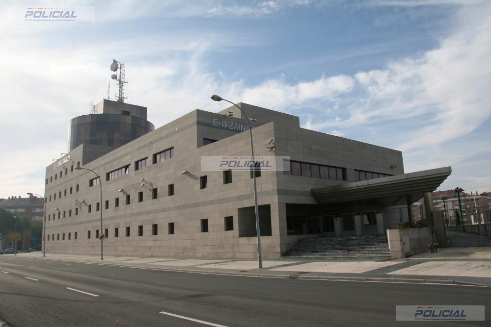 Dos detenidos en Vitoria-Gasteiz por robar de un tirón una cadena a una mujer de 95 años