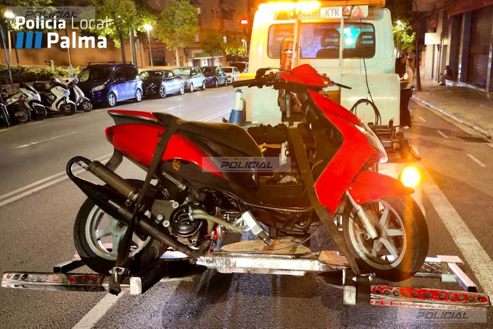 La Policía Local de Palma inmoviliza un ciclomotor modificado para aumentar su potencia y tramita 1.400 euros en denuncias